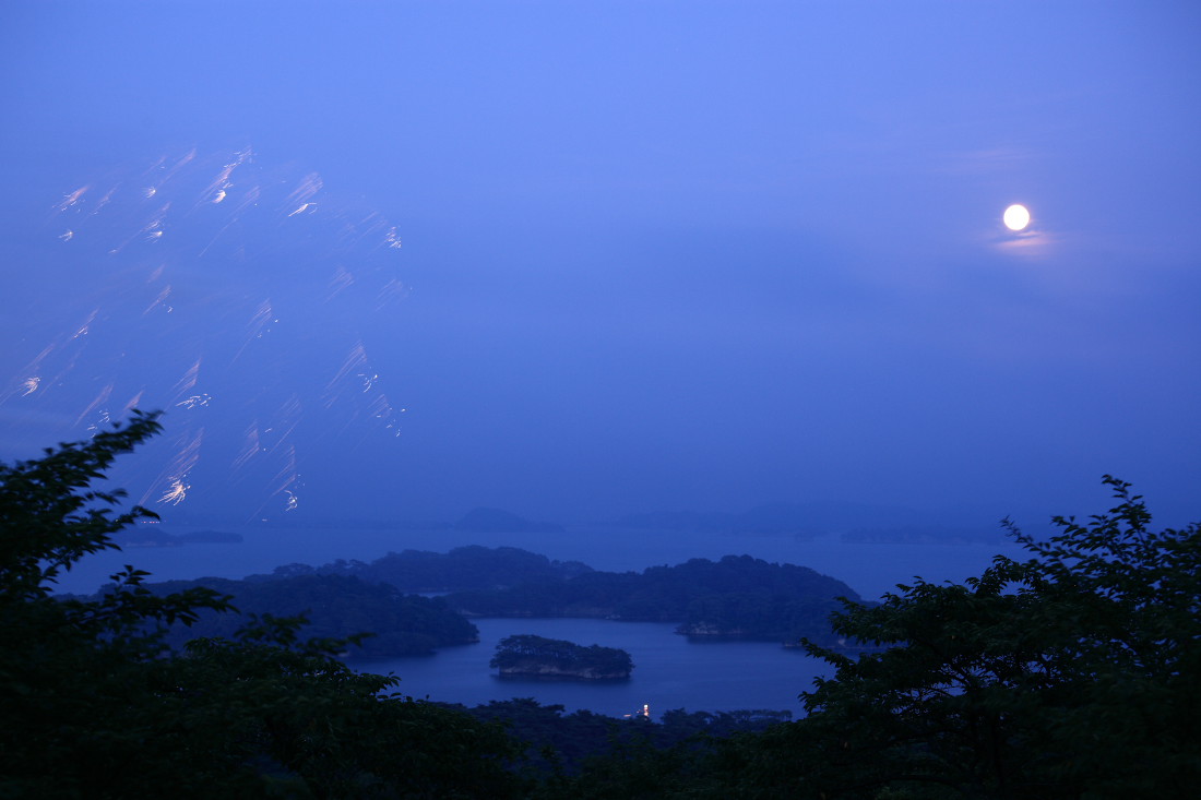 松島 満月と花火_b0191074_1371010.jpg