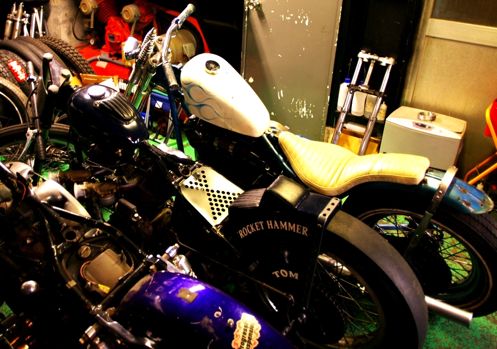 rough motorcycle garage_a0233878_2058165.jpg