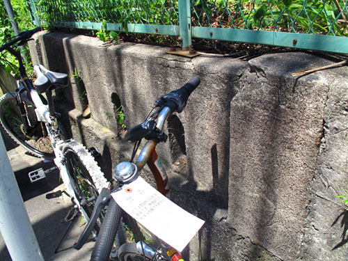 山手線中里用水ガードと、脇に残る謎の欄干(谷田川暗渠)_c0163001_23371769.jpg