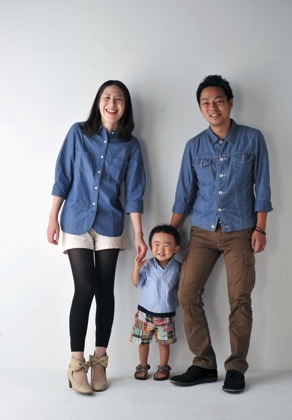 あれから○年可愛い男の子Tくんと三人での家族写真...._b0194185_2333424.jpg