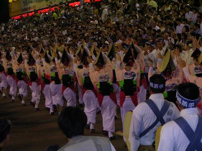 皆様よりのメール~徳島のにぽぽさんより 阿波踊りの写真が届いております!_a0120328_18463468.jpg