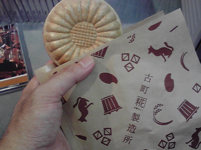 燕喜館も二日目。ホワイエ今晩は。だいしもうすぐ。_e0046190_15412334.jpg