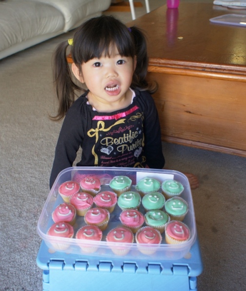 姫タッチ３歳のバースデーイチゴのショートケーキ＋チキンカレーパイ♪_e0067628_2121630.jpg