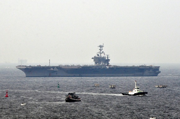 米原子力空母ジョージ・ワシントン 横須賀入港_e0158925_1564561.jpg