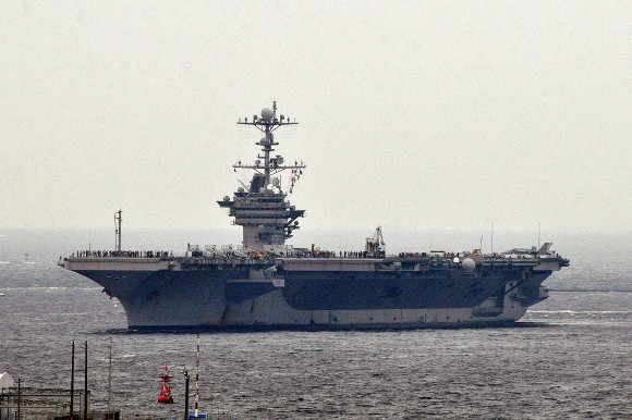 米原子力空母ジョージ・ワシントン 横須賀入港_e0158925_156524.jpg
