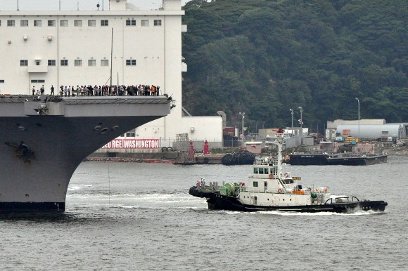 米原子力空母ジョージ・ワシントン 横須賀入港_e0158925_1583628.jpg