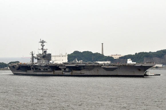 米原子力空母ジョージ・ワシントン 横須賀入港_e0158925_1583979.jpg