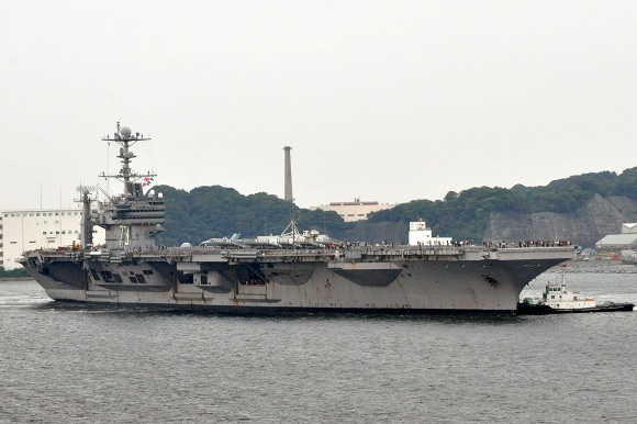 米原子力空母ジョージ・ワシントン 横須賀入港_e0158925_1585047.jpg