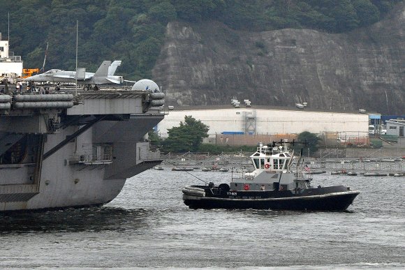 米原子力空母ジョージ・ワシントン 横須賀入港_e0158925_224029.jpg