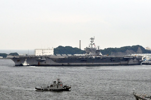 米原子力空母ジョージ・ワシントン 横須賀入港_e0158925_235533.jpg