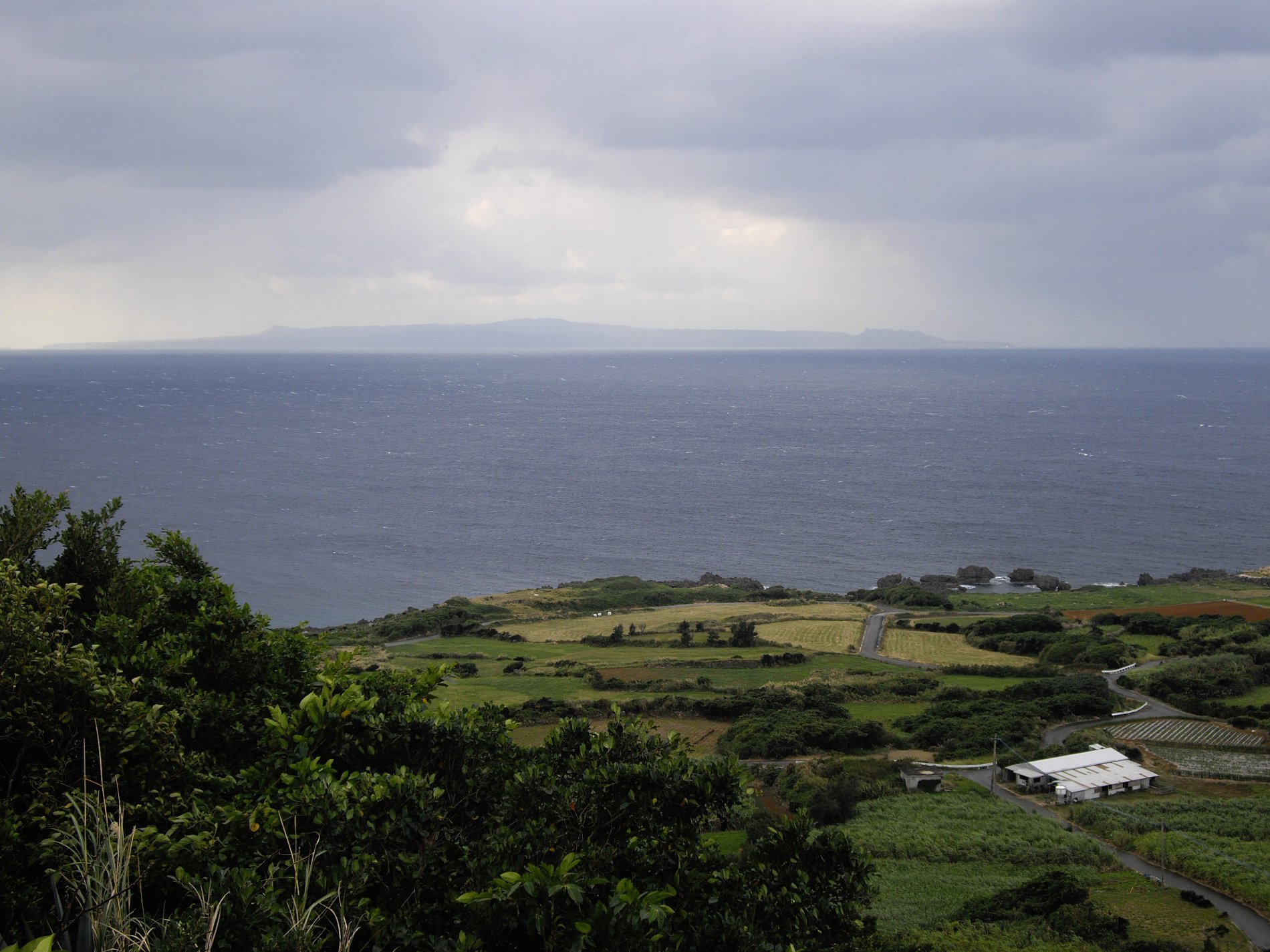 与論島と沖縄本島はこんなにも近い！_e0032991_1185750.jpg