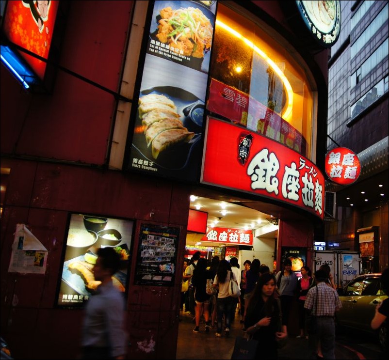 台湾旅行　１日目　5.台北駅近辺 夜の練り歩き_b0024832_2374152.jpg