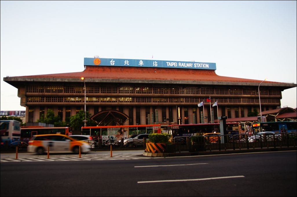 台湾旅行　１日目　5.台北駅近辺 夜の練り歩き_b0024832_237987.jpg