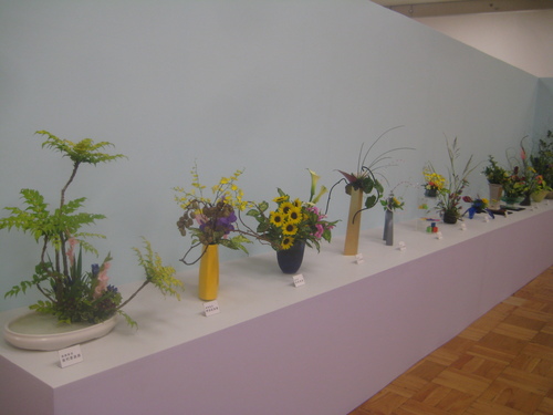 福岡三越へ。 (西日本華道連盟いけばな展)_d0195183_0485311.jpg