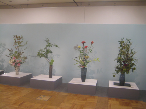 福岡三越へ。 (西日本華道連盟いけばな展)_d0195183_0494627.jpg