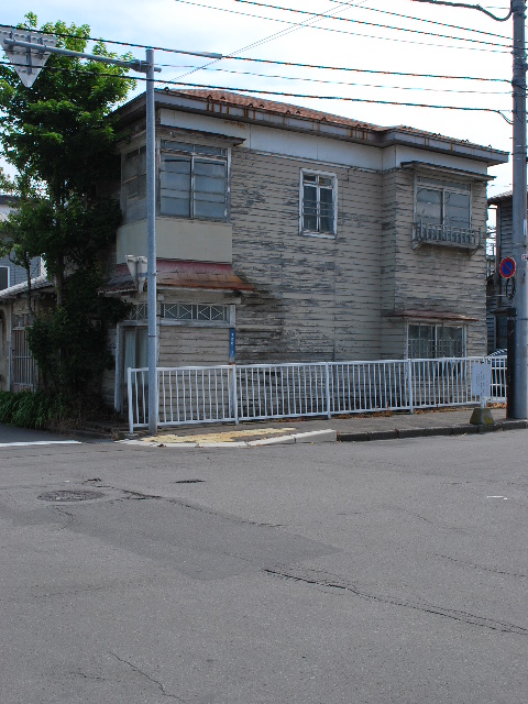 函館市末広町の洋風民家、和桝山畳店(函館擬洋風民家コレクション、その35)_f0142606_17593632.jpg