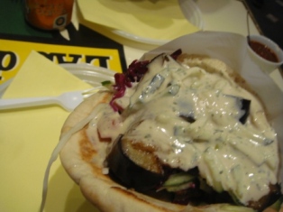 Paris:L\'AS DU FALLAFEL(ユダヤサンドイッチ）_a0211111_9225433.jpg