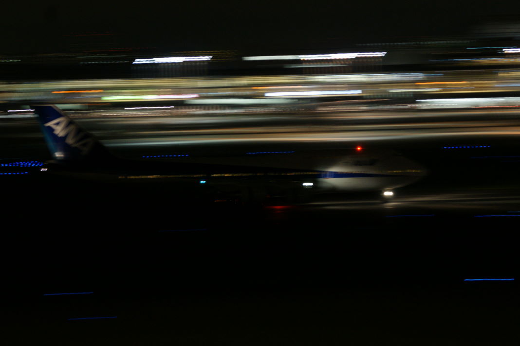 羽田空港の夜景は綺麗だ。_a0035333_20304496.jpg