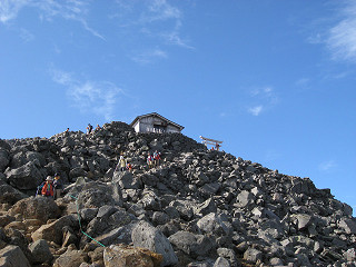 「乗鞍岳(剣ヶ峰)山頂へ…」_f0065341_153368.jpg