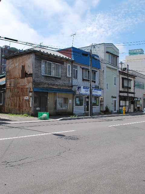 函館市元町28番地の木造洋風民家(函館擬洋館コレクション、その36)_f0142606_12534046.jpg