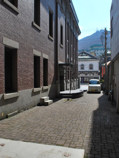 函館の旧銀行建築巡り(函館の建築探訪)_f0142606_1802185.jpg