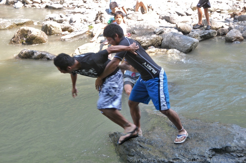 CREDIT camp for kids 2011　VOL５：Day２　川遊びの風景_b0065730_19581693.jpg