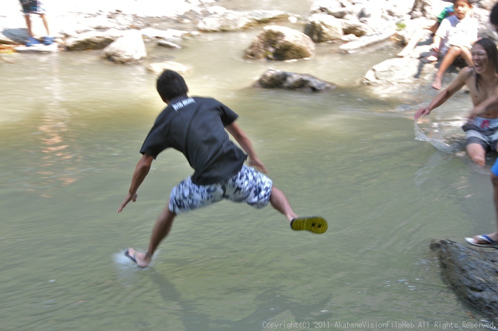 CREDIT camp for kids 2011　VOL５：Day２　川遊びの風景_b0065730_19582850.jpg