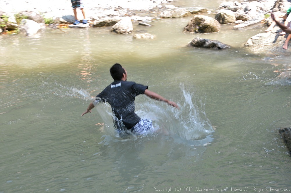 CREDIT camp for kids 2011　VOL５：Day２　川遊びの風景_b0065730_19583937.jpg