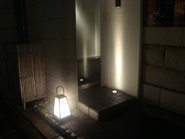 京都・三条「バー 雪月花」へ行く。_f0232060_17532627.jpg