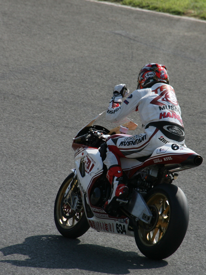 2011MFJ全日本ロードレース選手権シリーズ 第5戦 SUGO　J-GP2決勝_d0244687_10335986.jpg