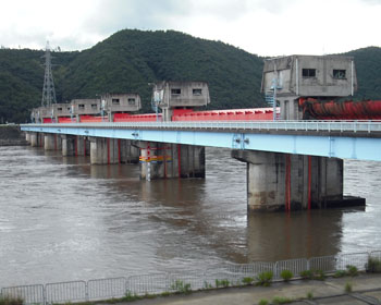 台風一過の坂根堰_c0081499_12533154.jpg