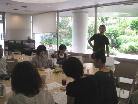 アートdeカフェ その2 「幼心とアート」 開催しました_f0197045_1959556.jpg
