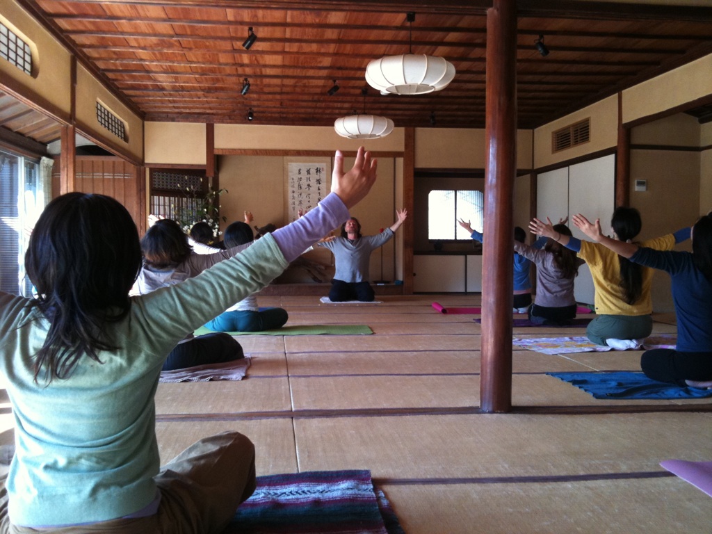 ★10.11月『Rainbow bridge yoga』 予約start!!...★_b0161707_1051162.jpg