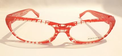 alain mikliのかわいいフレームです! by 塩山店_f0076925_11271361.jpg