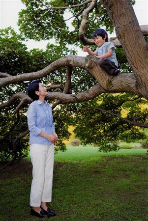 我が国の宝、希望…祝！！悠仁親王殿下５歳のお誕生日_b0169850_20364844.jpg