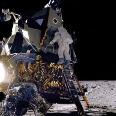 月面のアポロ着陸地撮影成功_d0115156_11403189.jpg