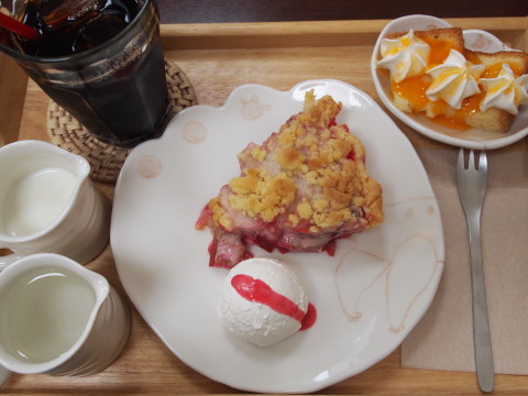 日替わりランチとルバーブ・ラズベリーパイ：カフェイリス（板柳町）_b0147224_20262251.jpg