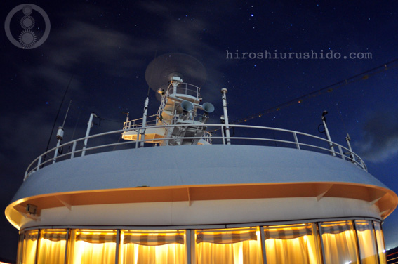 夜空を進む船_c0229485_1184699.jpg