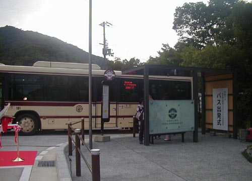 ●嵐山駅前の変化、その139(広場でのセレモニー、その1)_d0053294_2318129.jpg