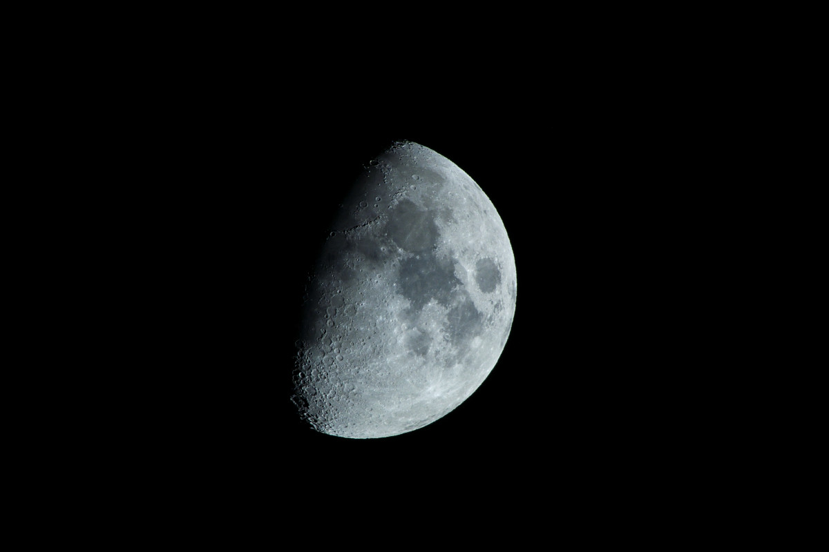 1500mmで見る月_c0211639_891337.jpg