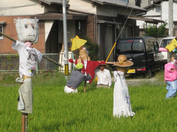 案山子を立てたよ_a0213879_170587.jpg