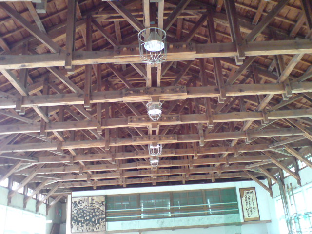 川上笑学館の体育館。_d0182179_17113127.jpg