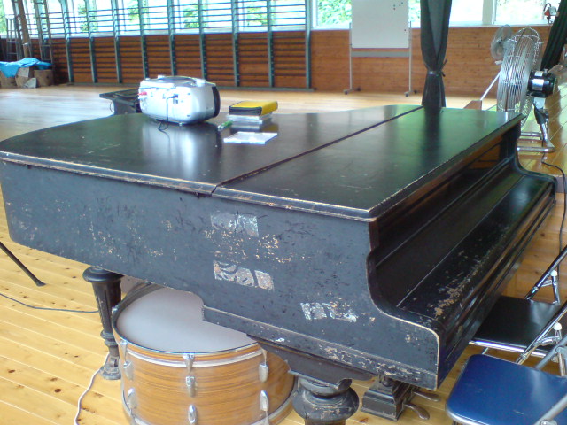 川上笑学館の体育館。_d0182179_172624.jpg