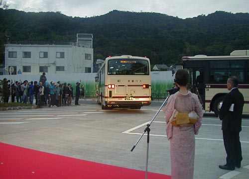 ●嵐山駅前の変化、その140(広場でのセレモニー、その2)_d0053294_2316514.jpg