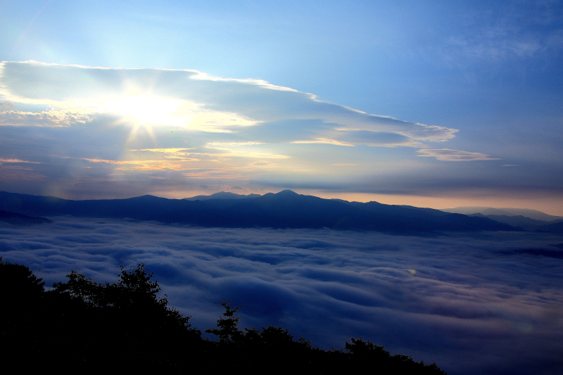 遠野盆地(雲海の表情)_e0183063_8423298.jpg