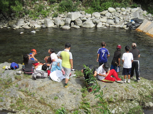 全校徒歩遠足に行きました!!_d0162600_1943555.jpg