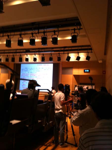 福島原発行動隊の報告会。_e0115516_1354611.jpg