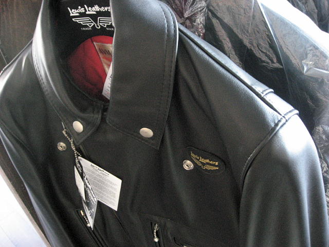 歴史あるルイスレザーズのレザージャケット！Lewis Leathers Bronx Tight Fit_a0160654_161518.jpg