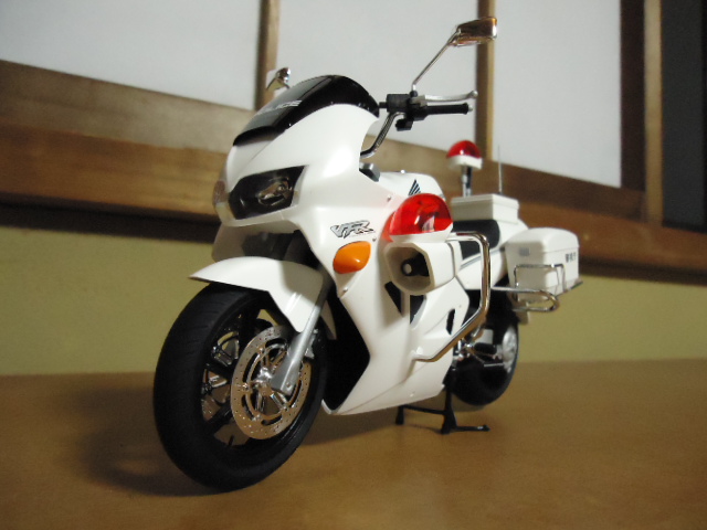 フジミ・Honda VFR800P 警視庁白バイ仕様_b0098271_21391596.jpg