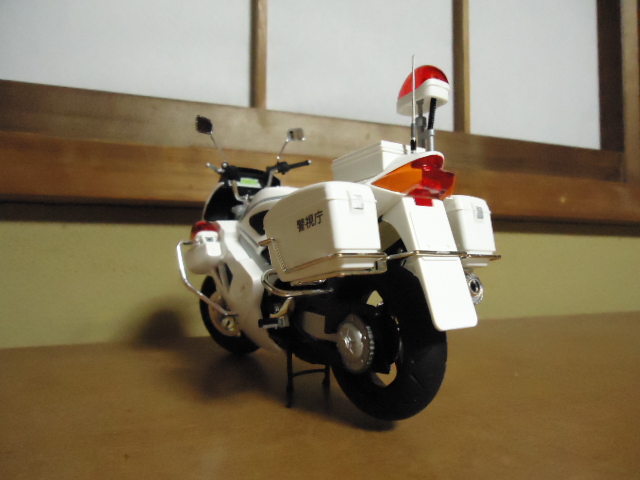 フジミ・Honda VFR800P 警視庁白バイ仕様 : 燃やせないごみ研究所 フジミ・Honda VFR800P 警視庁白バイ仕様 : 燃やせないごみ研究所